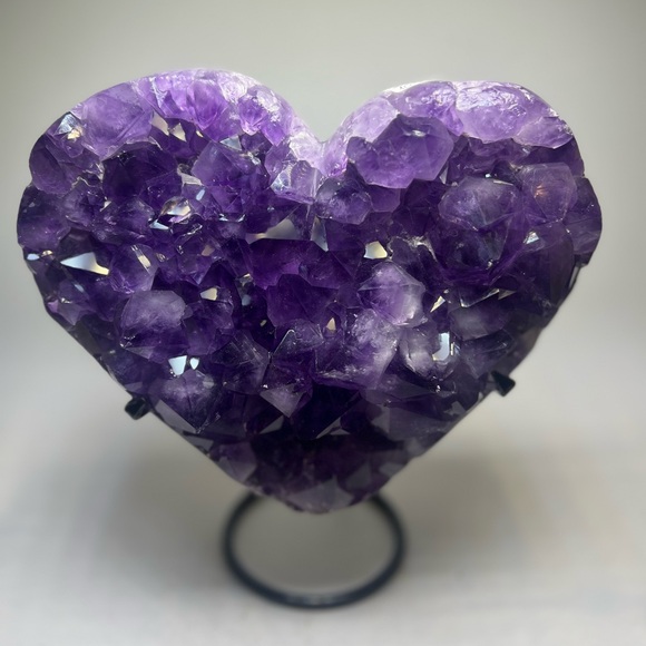 Beautiful Amethyst Heart from Amatista do Sul - Picture 3 of 6